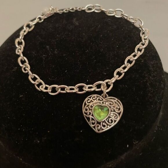 7” silver tone rolo chain bracelet w/0.75” filigree heart w/peridot center - Picture 1 of 9